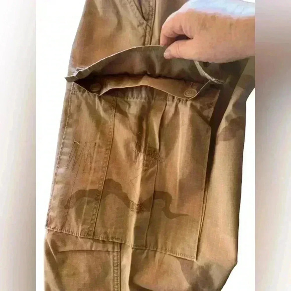 Vintage American Eagle size large Army style camo fatigues embroidered dragons! - Picture 10 of 15